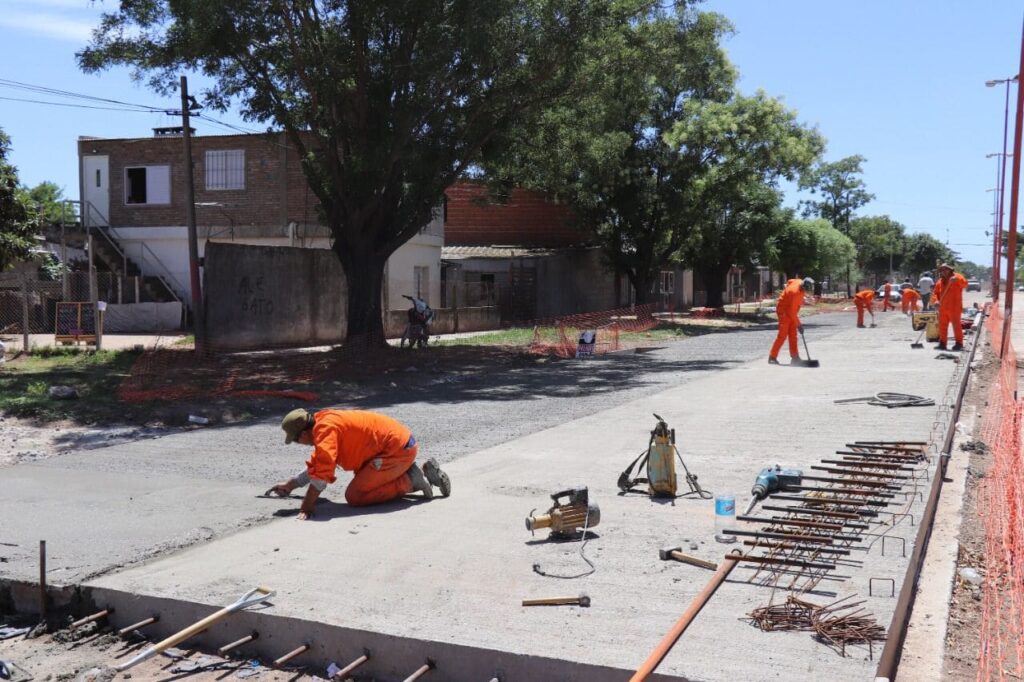 LA PROVINCIA INVIERTE MAS DE 45 MIL MILLONES DE PESOS EN OBRAS - INFO-NEA